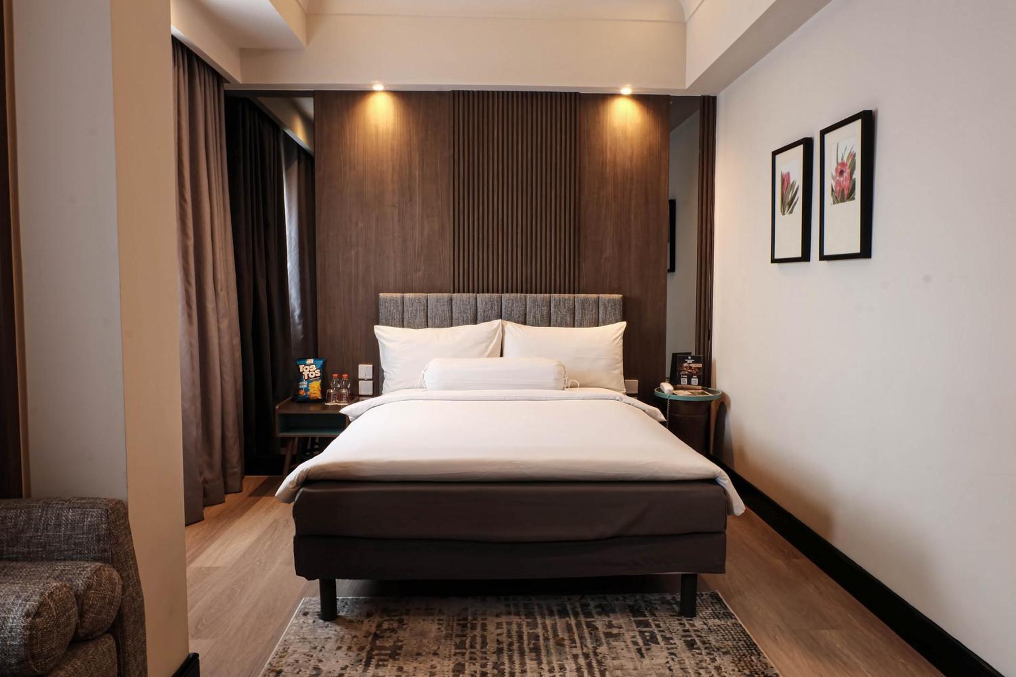 Deka Hotel Surabaya Hr Muhammad Exterior photo
