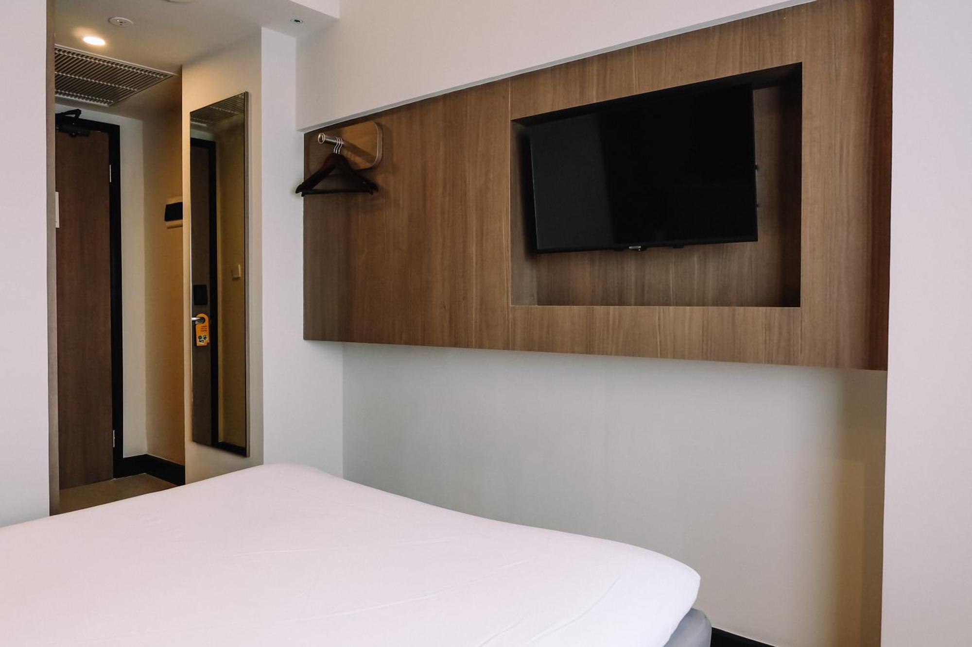 Deka Hotel Surabaya Hr Muhammad Exterior photo