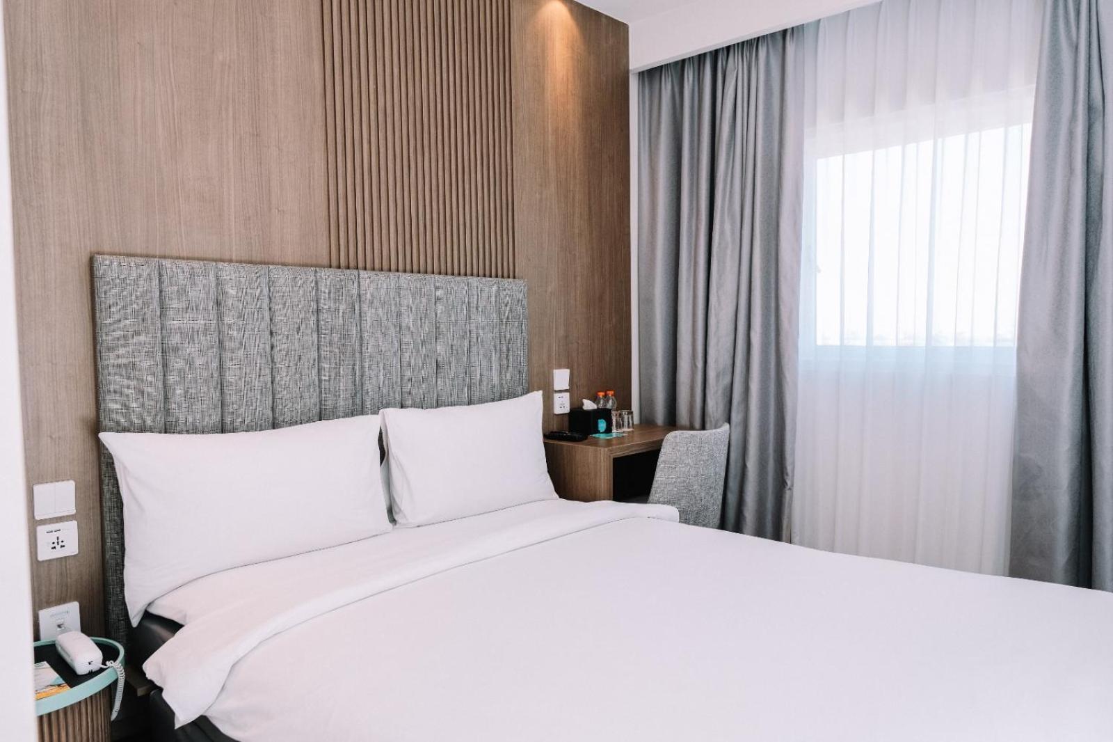 Deka Hotel Surabaya Hr Muhammad Exterior photo