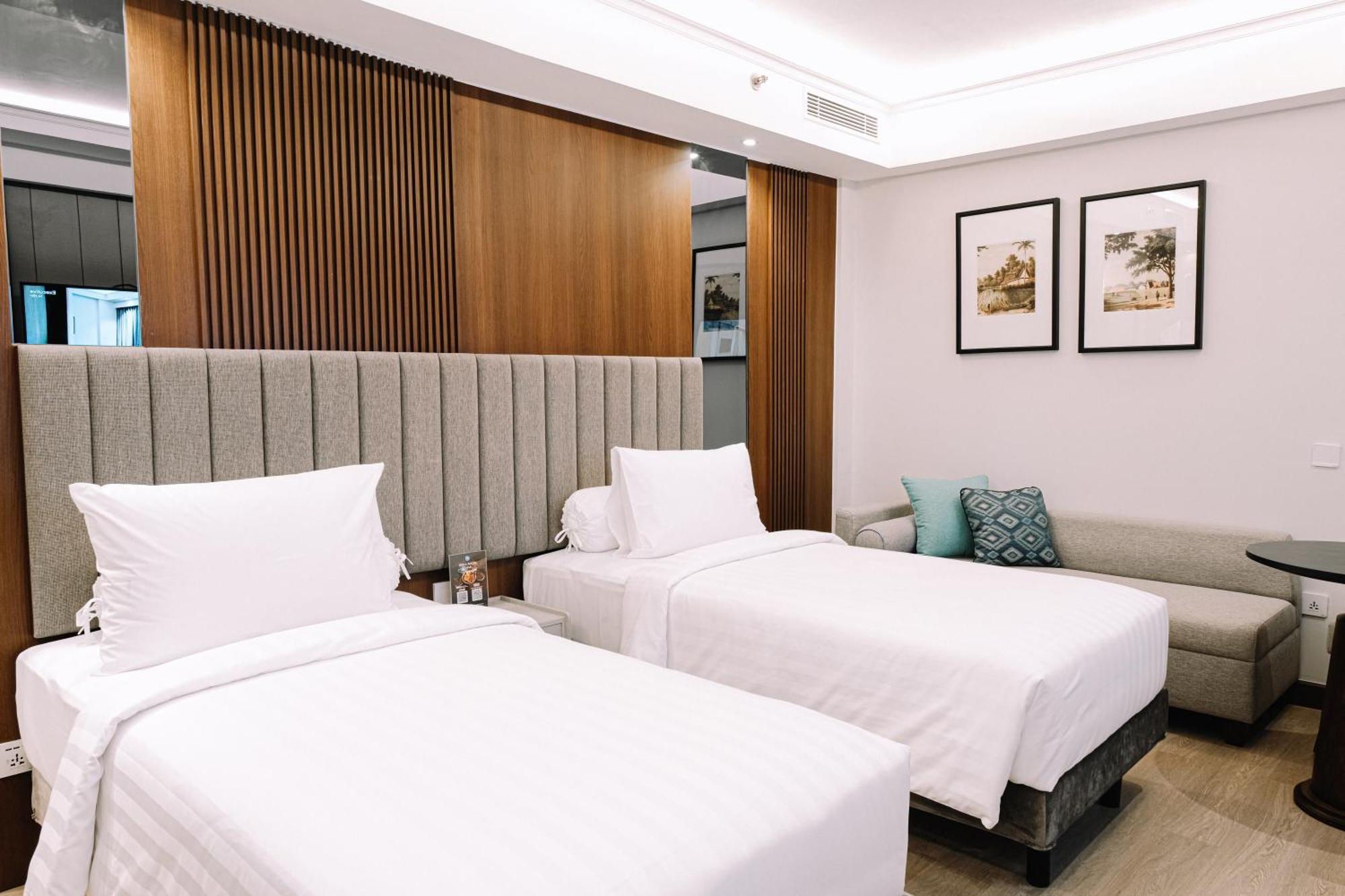 Deka Hotel Surabaya Hr Muhammad Exterior photo